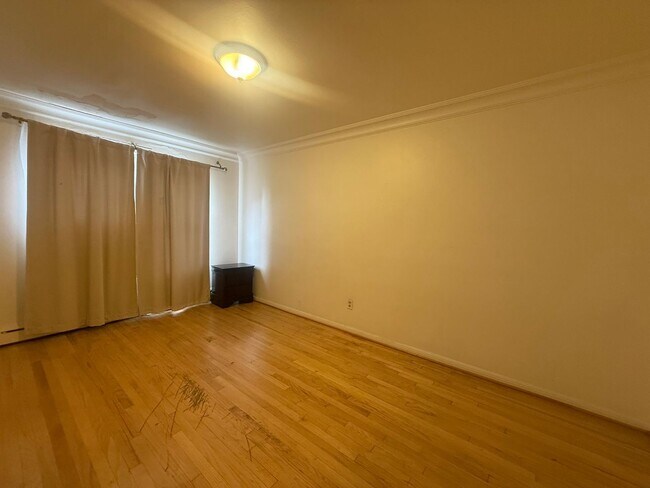 Building Photo - NEW RENTAL!