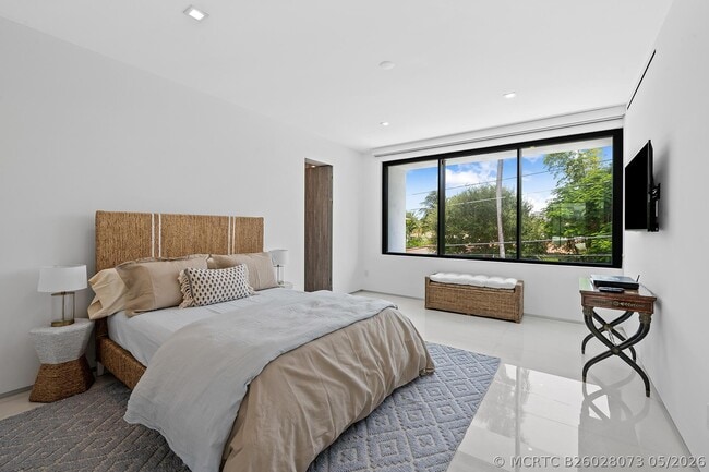 Building Photo - 401 Lido Dr