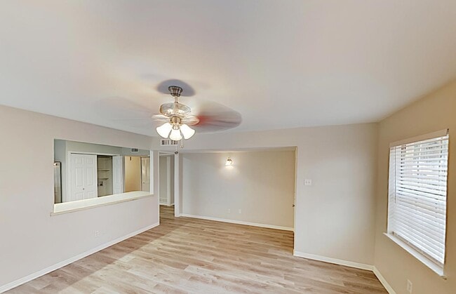 Building Photo - MOVE IN READY