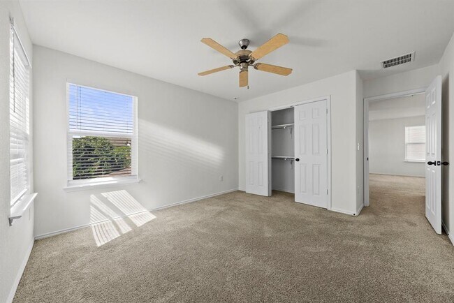 Building Photo - 544 Ayinger Ln