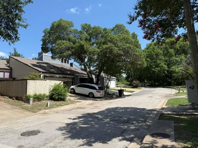 Building Photo - 8901 Newport Ln