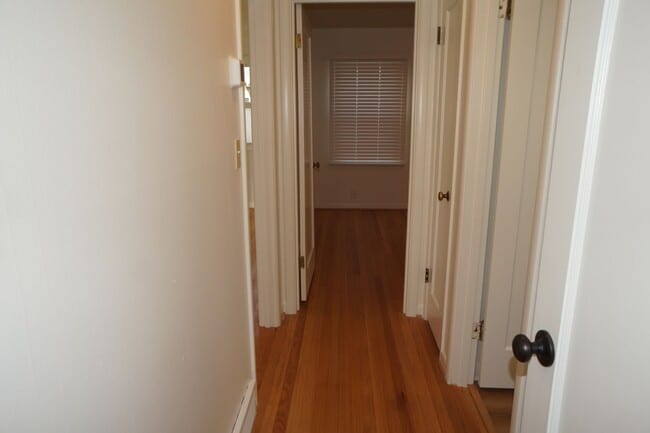 Building Photo - SE Portland 3-bedroom remodeled Bungalow  - APPLICATION PENDING
