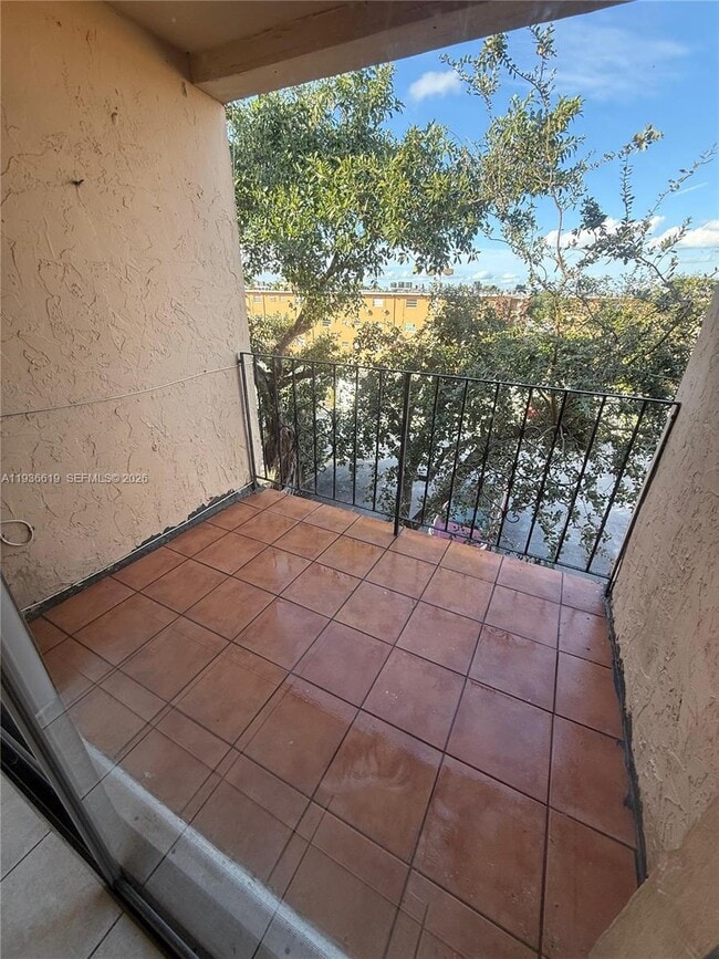 Building Photo - 1305 W 53rd St