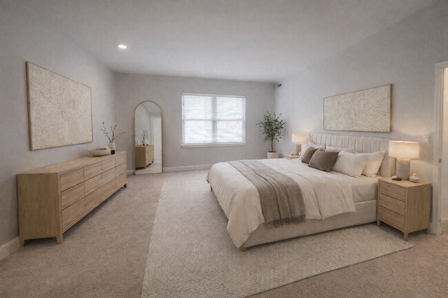 Building Photo - 833 Laurel Ave