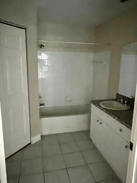 Master Bath - 6408 Raleigh St