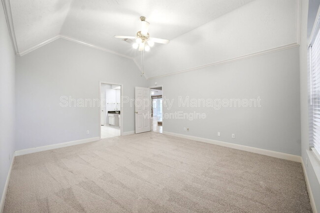 Building Photo - 15911 Moonrock Dr