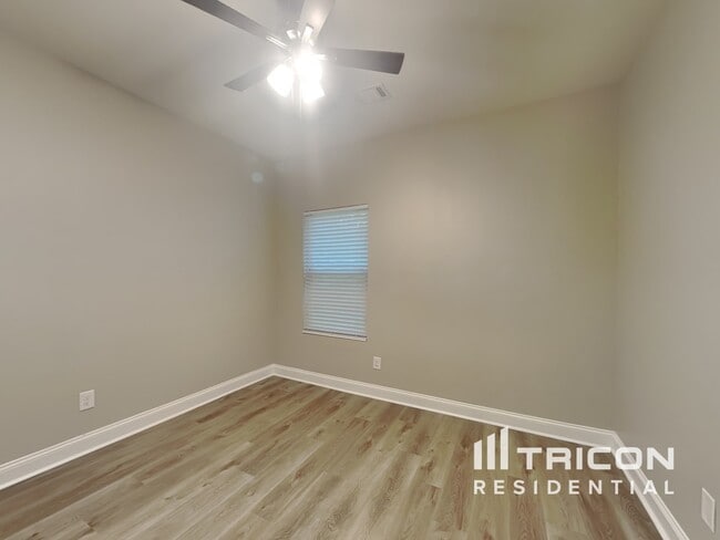 Building Photo - 517 Knollwood