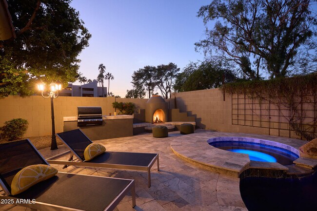 Building Photo - 3202 E Orange Dr