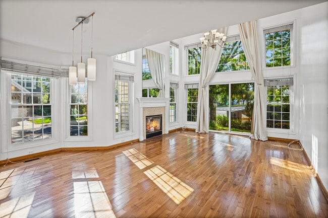 Building Photo - 807 Fairmont Ct