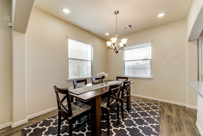 Building Photo - 8407 Hawthorn Vly Ln