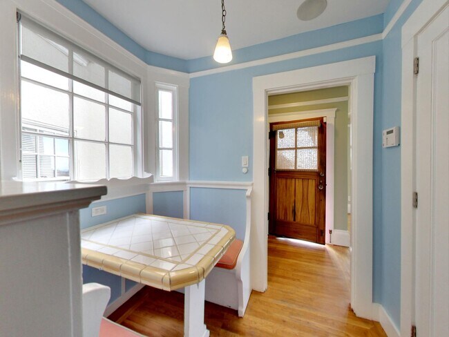 Building Photo - Stunning 4BR/3BA Home with Office, Laundry...
