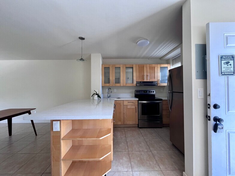 Building Photo - 1615 West Ave