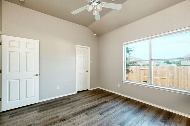 Building Photo - 2826 Southampton Way