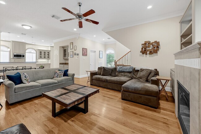 Building Photo - 2414 Dorrington St