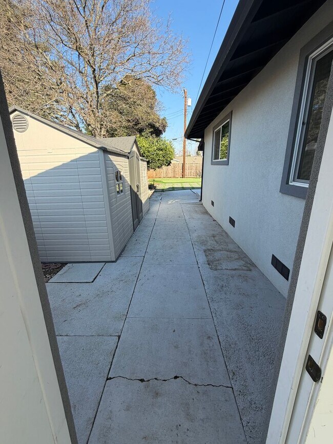 Building Photo - 3 Bedroom | 2 Bathroom | Single-Family Home in Arden-Arcade