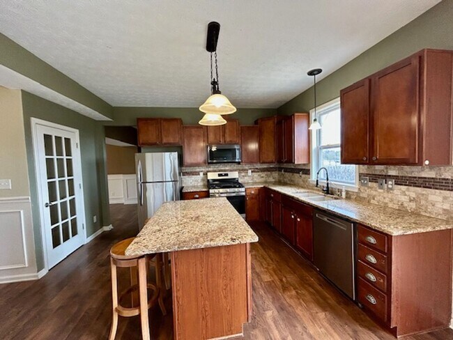 Building Photo - Beautiful 2 Story, 4 Bedroom, with a Full ...