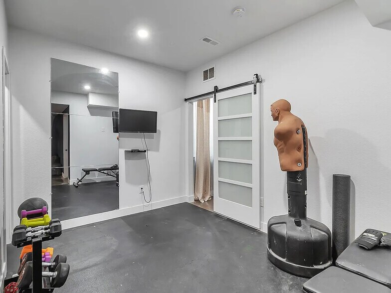 Building Photo - 1962 W 67th Pl