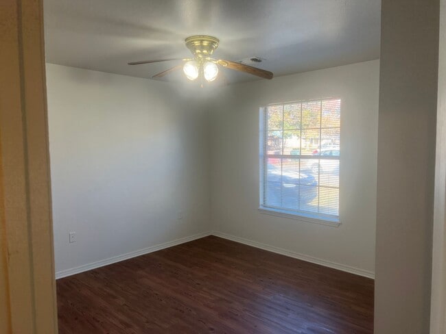 Building Photo - 350 S Davis St