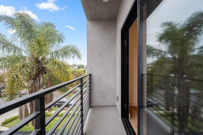 Building Photo - 1920 S Sherbourne Dr