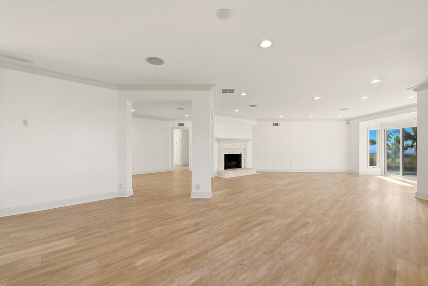 Building Photo - 204 Tranquillo Rd