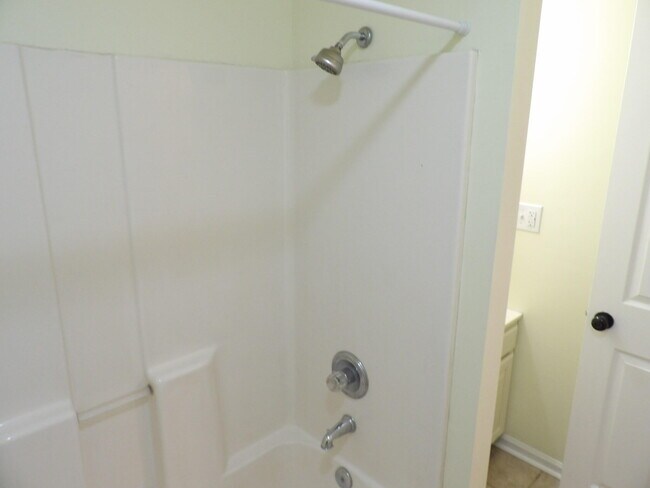 Building Photo - 102 Cedar Dr