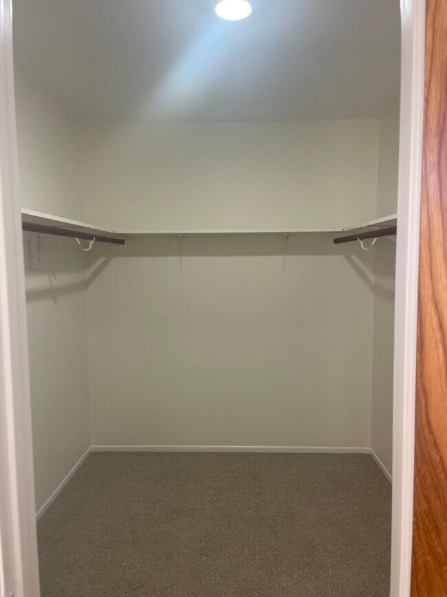 Building Photo - Upper East/Mission Area 3 Bedroom Home - Available Mid-August