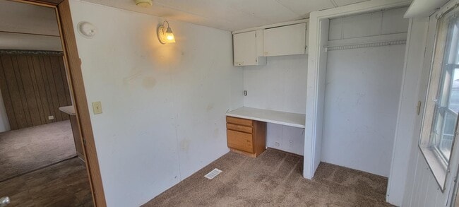 Building Photo - 112 E Cherry St