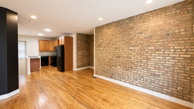 Building Photo - 4605 N Kimball Ave