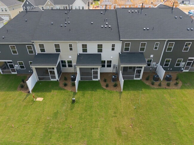 Building Photo - 216 Deercroft Dr