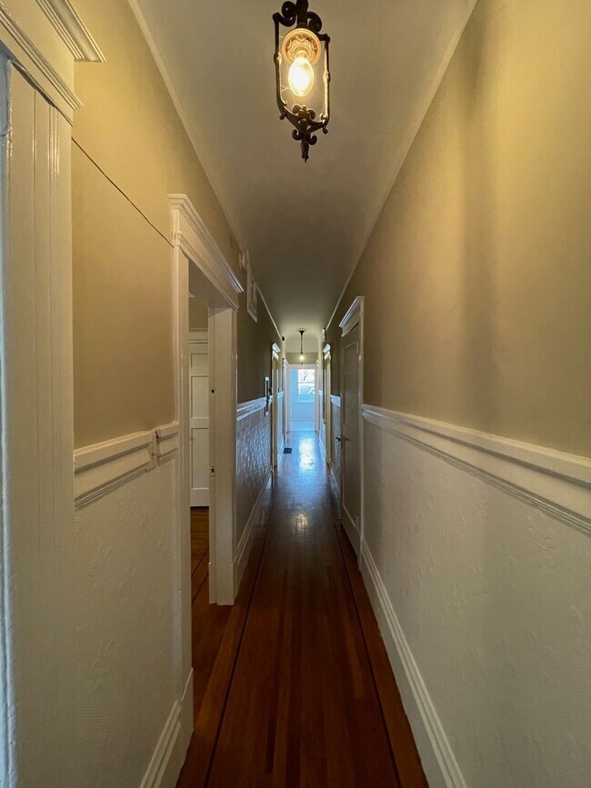 Building Photo - 1934 MAS