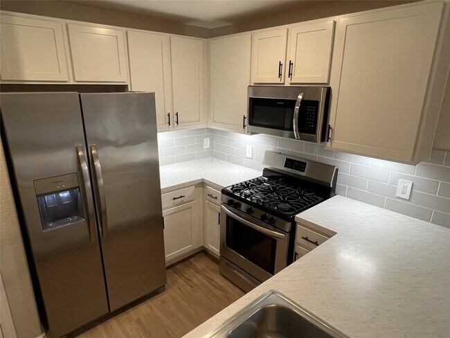 Building Photo - 132 Pine Bend Ct