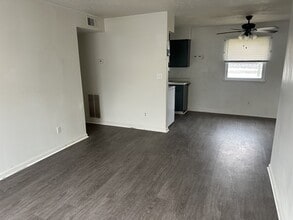 Building Photo - 10404 Greentree Ln