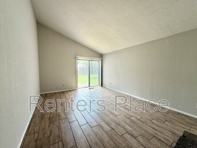 Building Photo - 1548 E 74th St