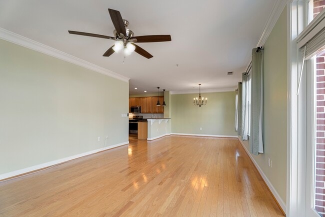 Building Photo - 35 E All Saints St