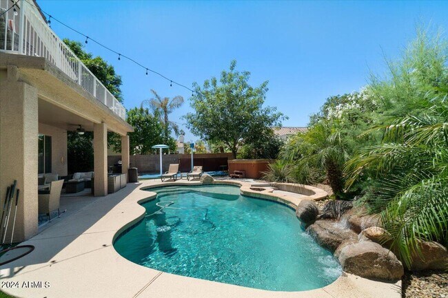 Building Photo - 5512 E Campo Bello Dr