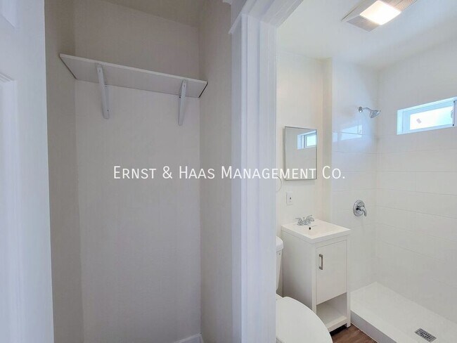 Building Photo - 154 E Eagle St