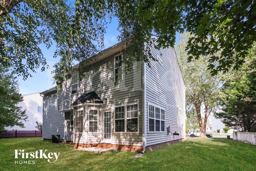 Building Photo - 803 Steamboat St