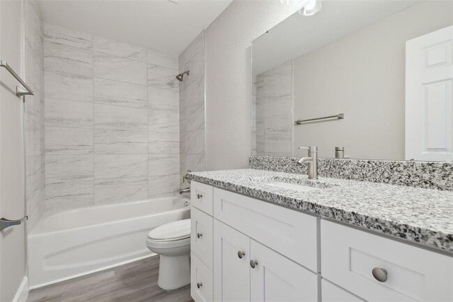 Building Photo - 629 W 7th St