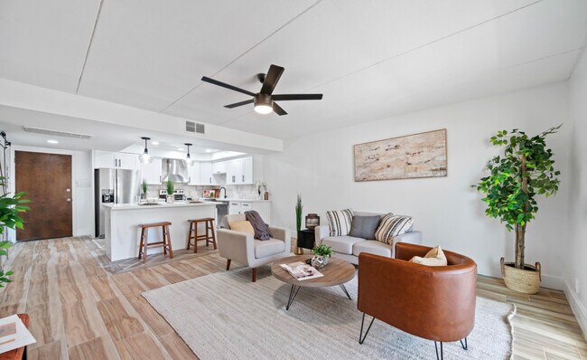 Building Photo - 7930 E Camelback Rd