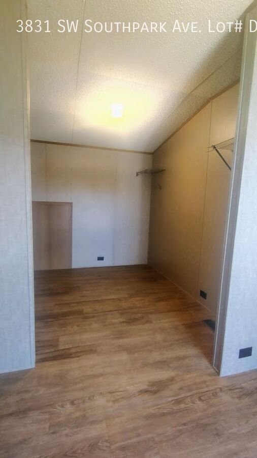 Building Photo - 3831 SW South Park Ave