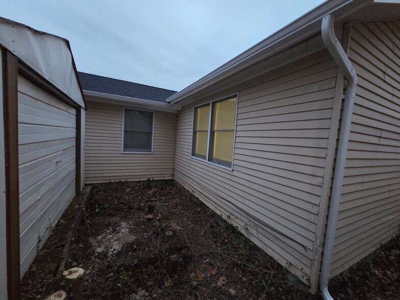 Building Photo - 4239 Glenn Dale Rd