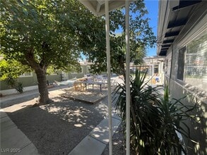 Building Photo - 221 S 10th St