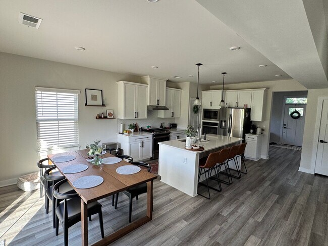 Building Photo - Stylish Living in Riverstone