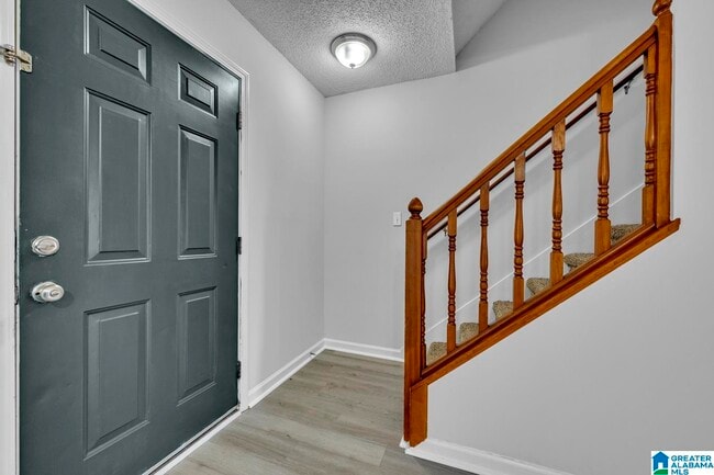 Building Photo - 2555 Hampstead Dr