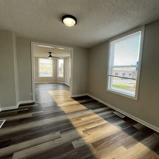 Building Photo - 212 E Calhoun St