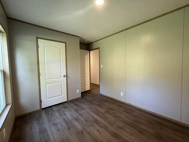 Building Photo - 11 Coach House Ct