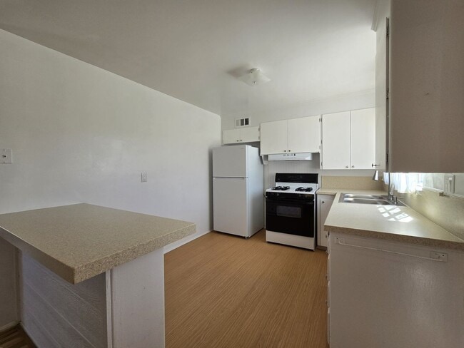 Building Photo - 2412 Rosina St