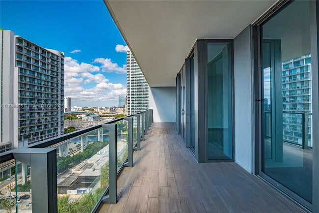 Building Photo - 88 SW 7th St