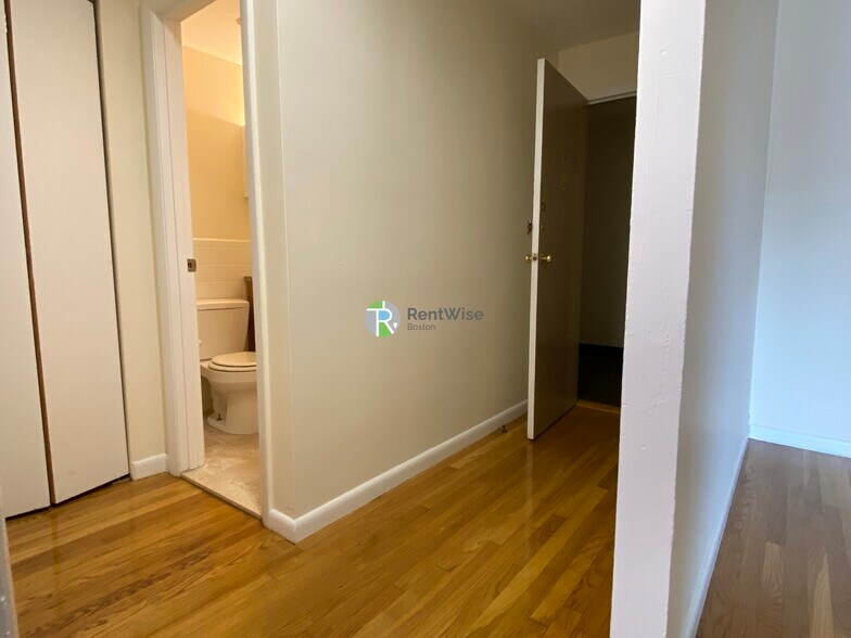 Building Photo - 222 Babcock St