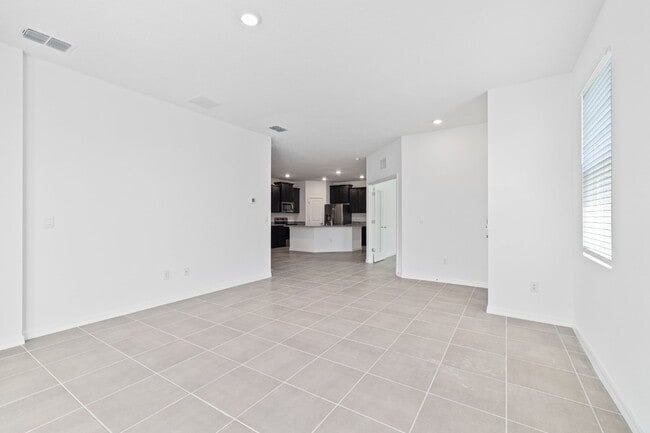 Building Photo - "WoodCreek Charming 3-Bed, 2-Bath Home with Granite Countertops and Screen in back porch on Bendi...